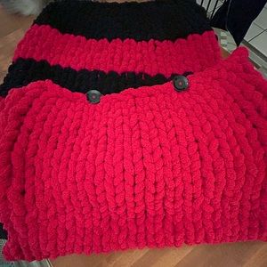 Gorgeous  Red/Black Handmade Chunky Knit Blanket and Pillow Case